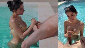 Ruth Lee – Piscina de verano caliente mamada descuidada