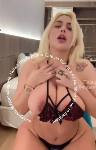 Fatima Segovia – Baile sensual y se toca con un dildo